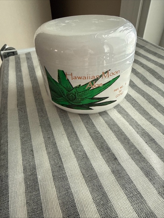 Aloe White Skin Cream - Soothing Moisturizer - Picture 2 of 5